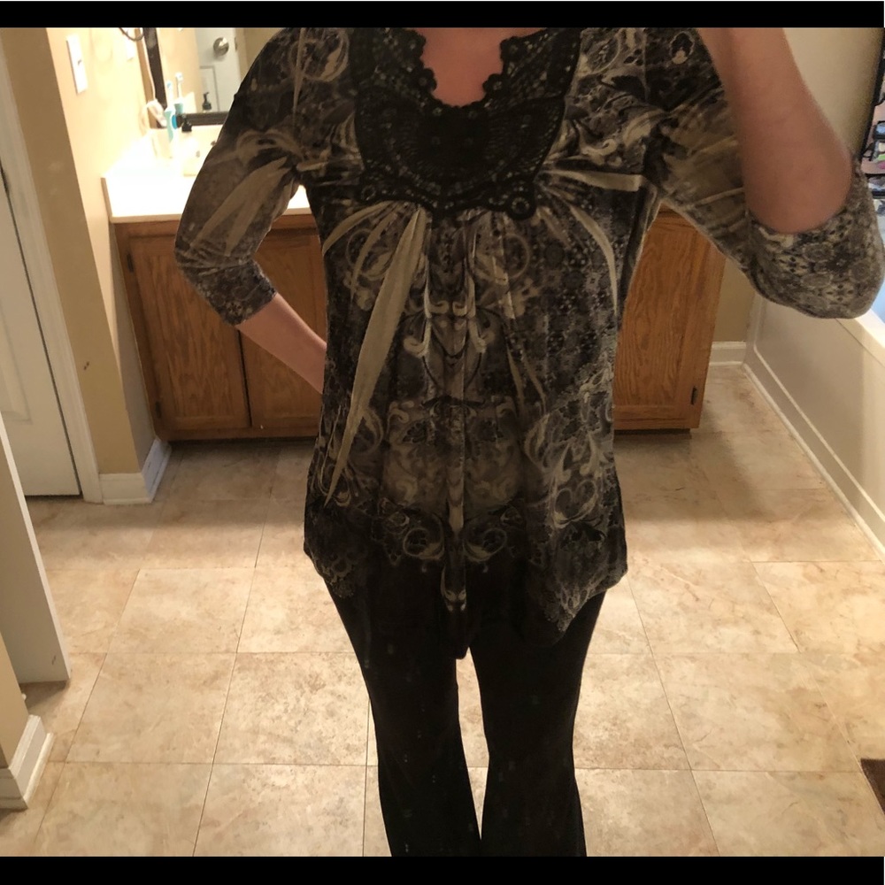 World Unity 3/4 Sleeve Velvet Top